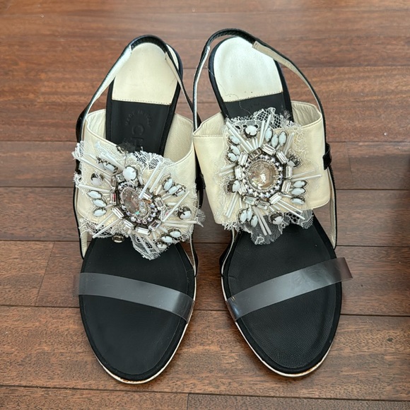 Chanel Sandle - Picture 1 of 3